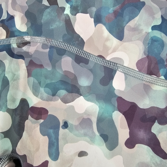 SPANX BOTTY BOOST ACTIVE 7/8 LEGGINGS CAMOUFLAGE - Picture 4 of 10